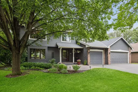 8290 W Lake Ct, Chanhassen, MN 55317