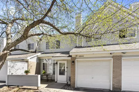 526 Lovell Ave #6, Roseville, MN 55113