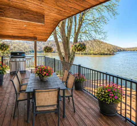 12407 Oak Lodge Ln NE, Rochester, MN 55906