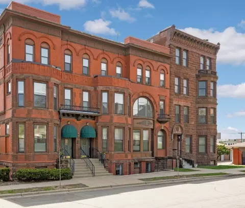 162 College Ave W #2, Saint Paul, MN 55102