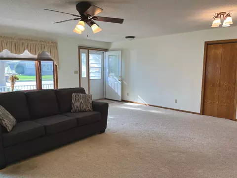 Living - 1225 6th Ave N, Windom, MN 56101 photo 4 of 5