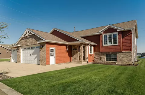 506 9th St NW, Dodge Center, MN 55927
