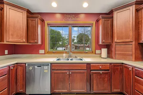 Kitchen - 29107 Danel Ave, Randolph, MN 55065 photo 3 of 4