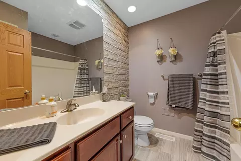 Bath - 29107 Danel Ave, Randolph, MN 55065 photo 3 of 4