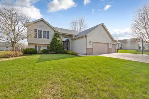 1255 Cottage Ln SE, Owatonna, MN 55060
