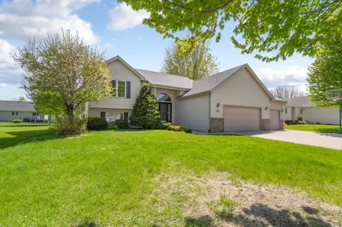 1255 Cottage Ln SE, Owatonna, MN 55060