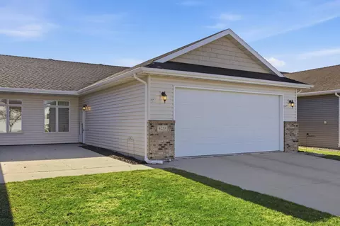 4258 52nd St S, Fargo, ND 58104