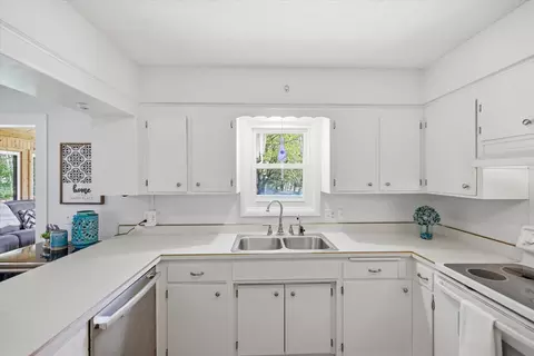 Kitchen - 1210 3rd Ave NE, Buffalo, MN 55313 photo 2 of 3