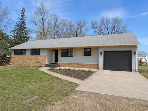 1458 Lookout Dr, North Mankato, MN 56003
