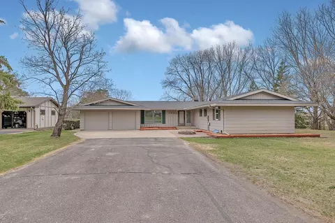 3604 Crestwood Dr NE, Alexandria, MN 56308