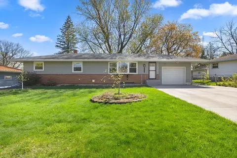 2780 Marion St, Roseville, MN 55113
