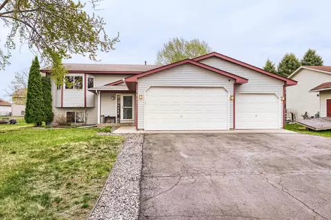 9621 Hallmark Ave S, Cottage Grove, MN 55016