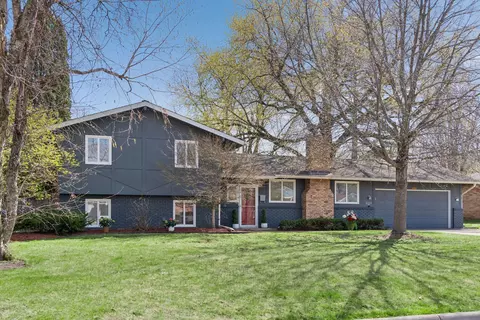 6009 Chapel Dr, Edina, MN 55439