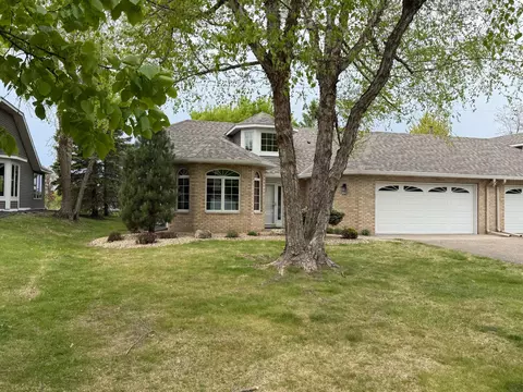 3043 Highpointe Curv, Roseville, MN 55113