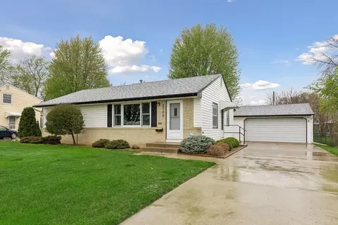 2700 W 84th St, Bloomington, MN 55431