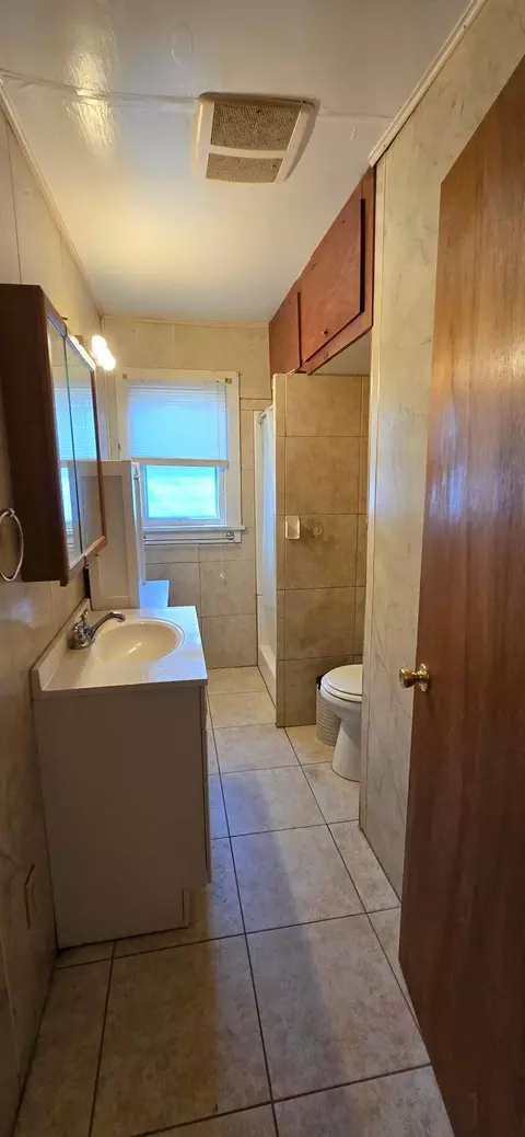 Bath - 620 Saint Thomas Ave, Albert Lea, MN 56007 photo 1 of 1