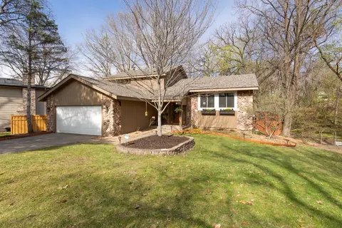 9515 Risewood Cir, Eden Prairie, MN 55347