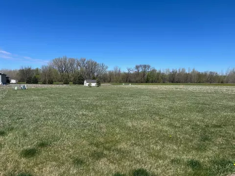 1103 Esther Cir, Marshall, MN 56258