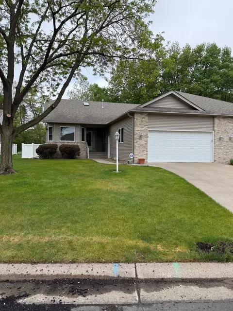 5635 Heather Ridge Ct, Shoreview, MN 55126