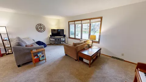 Living - 1112 15th St SW, Willmar, MN 56201 photo 2 of 4