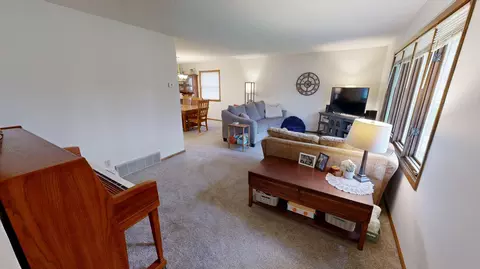 Living - 1112 15th St SW, Willmar, MN 56201 photo 3 of 4
