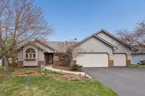 8528 Flamingo Dr, Chanhassen, MN 55317