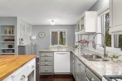 Kitchen - 19044 Xavier St NW, Elk River, MN 55330 photo 3 of 4