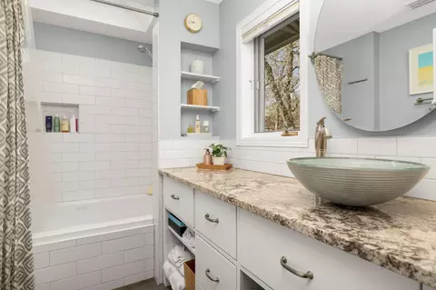 Bath - 19044 Xavier St NW, Elk River, MN 55330 photo 1 of 3