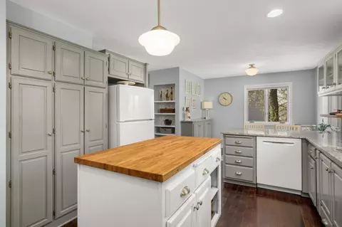 Kitchen - 19044 Xavier St NW, Elk River, MN 55330 photo 2 of 4