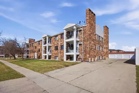 331 Prairiewood Cir S #202, Fargo, ND 58103