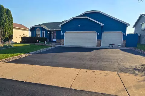 8931 Prestwick Pkwy N, Brooklyn Park, MN 55443