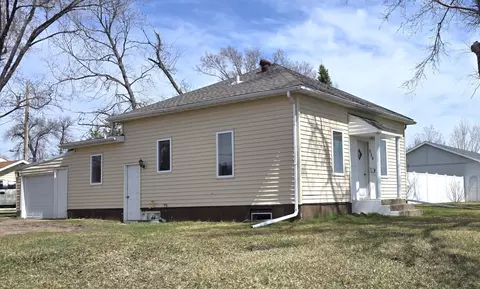 834 2nd St NW, Valley City, ND 58072