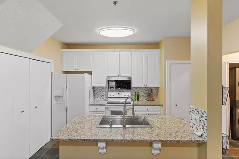17918 Cobblestone Way, Eden Prairie, MN 55347