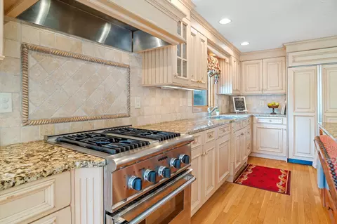 Kitchen - 2150 Crestview Dr, Excelsior, MN 55331 photo 3 of 6