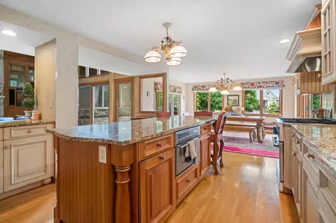Kitchen - 2150 Crestview Dr, Excelsior, MN 55331 photo 5 of 6