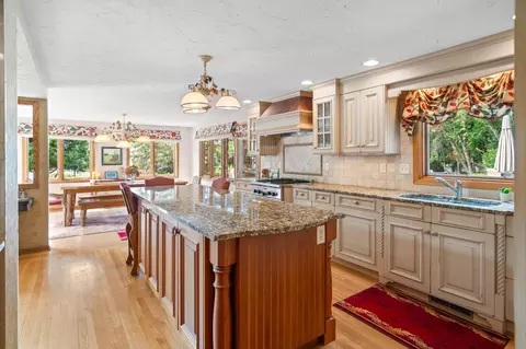Kitchen - 2150 Crestview Dr, Excelsior, MN 55331 photo 4 of 6