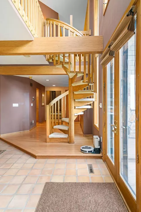 Entry Way - 2150 Crestview Dr, Excelsior, MN 55331 photo 3 of 5