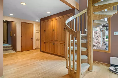 Entry Way - 2150 Crestview Dr, Excelsior, MN 55331 photo 2 of 5