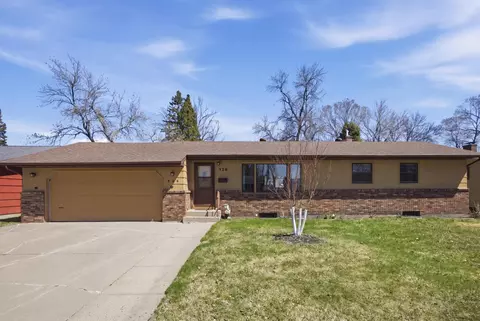 526 Birch Ln S, Moorhead, MN 56560