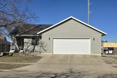 116 S 5th St, Marshall, MN 56258