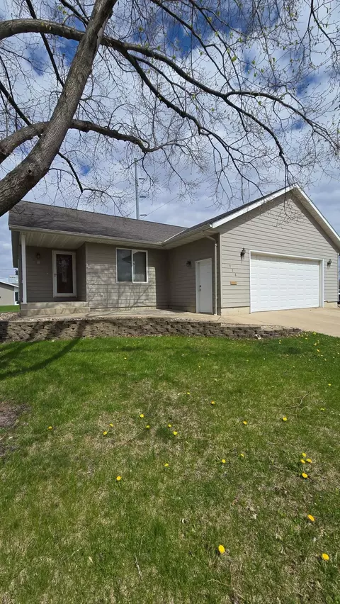 116 S 5th St, Marshall, MN 56258