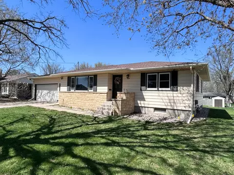 305 9th Ave SE, Waseca, MN 56093