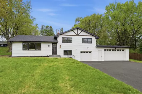15901 W 62nd St, Eden Prairie, MN 55346