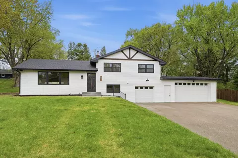 15901 W 62nd St, Eden Prairie, MN 55346