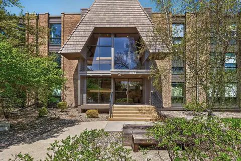 6085 Lincoln Dr #225, Edina, MN 55436