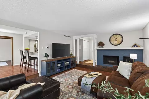 6085 Lincoln Dr #225, Edina, MN 55436