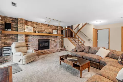 1005 Aston Cir, Burnsville, MN 55337