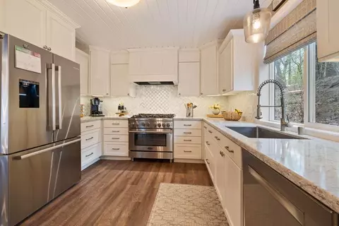 Kitchen - 20680 Garden Rd, Excelsior, MN 55331 photo 2 of 3