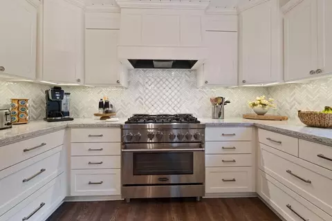 Kitchen - 20680 Garden Rd, Excelsior, MN 55331 photo 1 of 3
