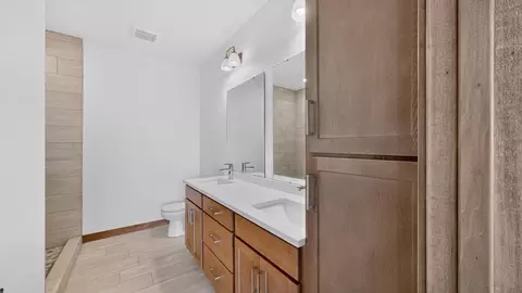 Bath - 1693 Cherry St E, Mazeppa, MN 55956 photo 2 of 4